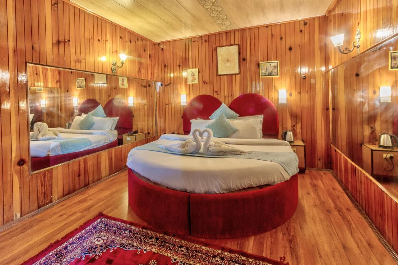 Maharaja Suite (With Bathtub, Mountain View Private Balcony).